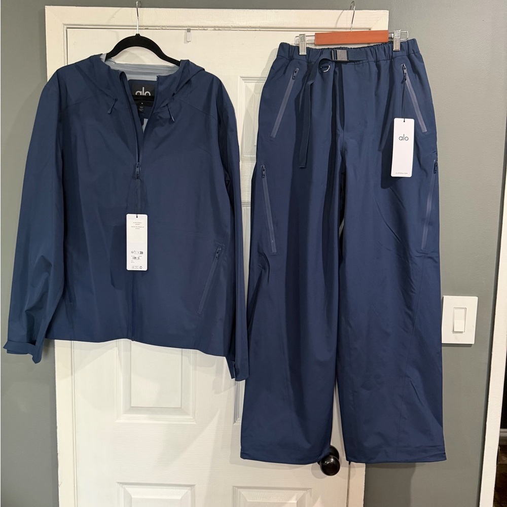 ALO Yoga Women's Navy Track Pants & Jacket Set